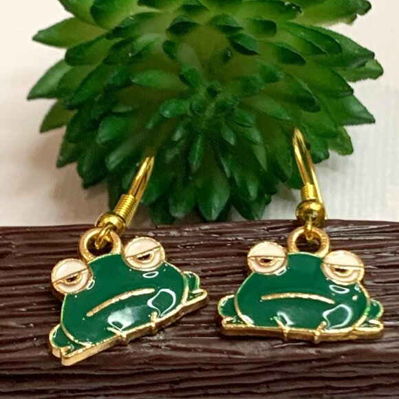 Frog Earring, Silly Animal Earring, Frog Jewelry, Amphibian Earring, Gift Idea - Picture 3 of 6